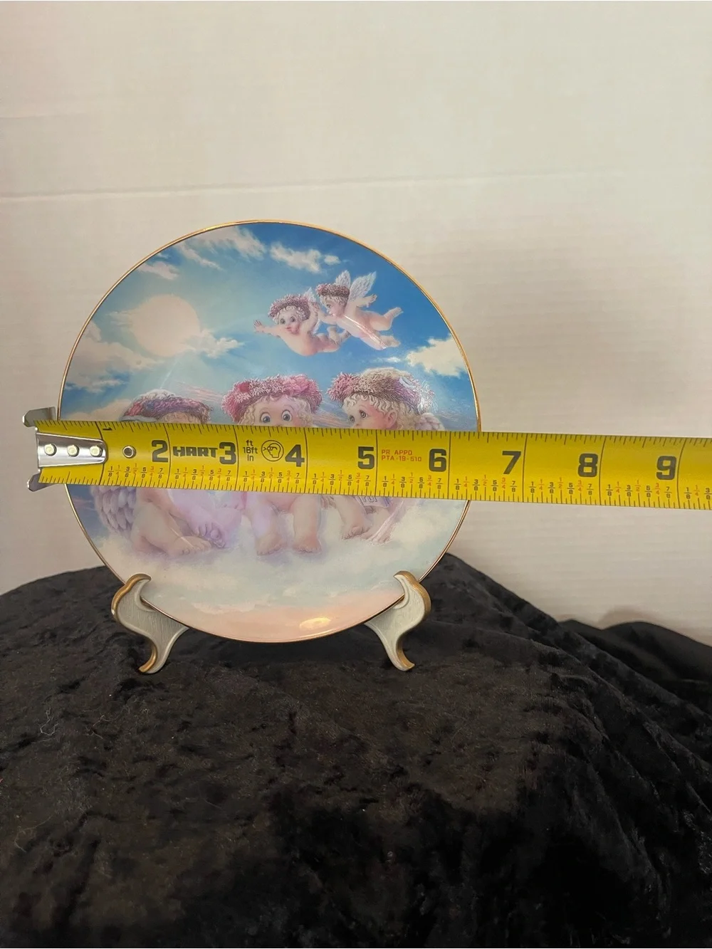 Dreamsicles Collectible 1990 Cherub Decorative Plate with Pastel Sky